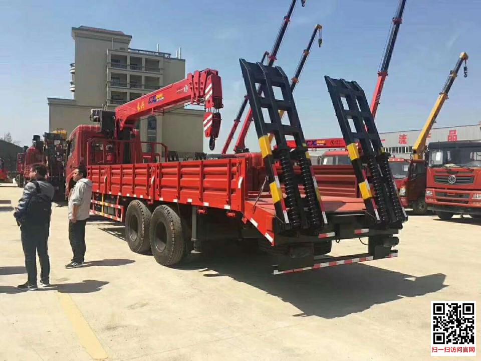 東風12噸4節(jié)直臂隨車吊右后圖片