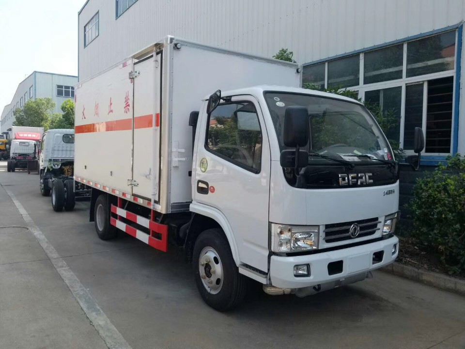 湖北程力東風(fēng)多利卡2類(lèi)4米2廂式氣瓶運(yùn)輸車(chē) (6)